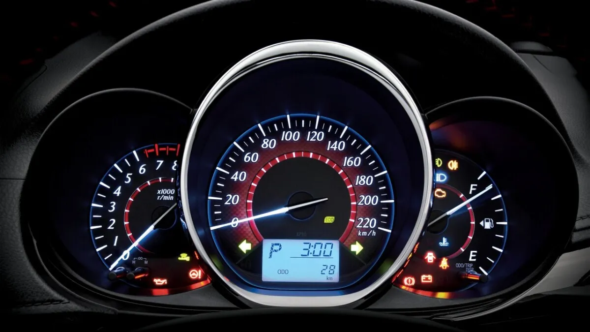 08-Interior (Sporty Combination Meter with MID)