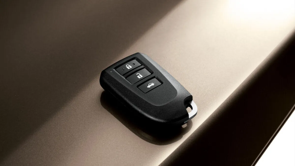 09-Interior (Smart Entry Key with Trunk Release Button)