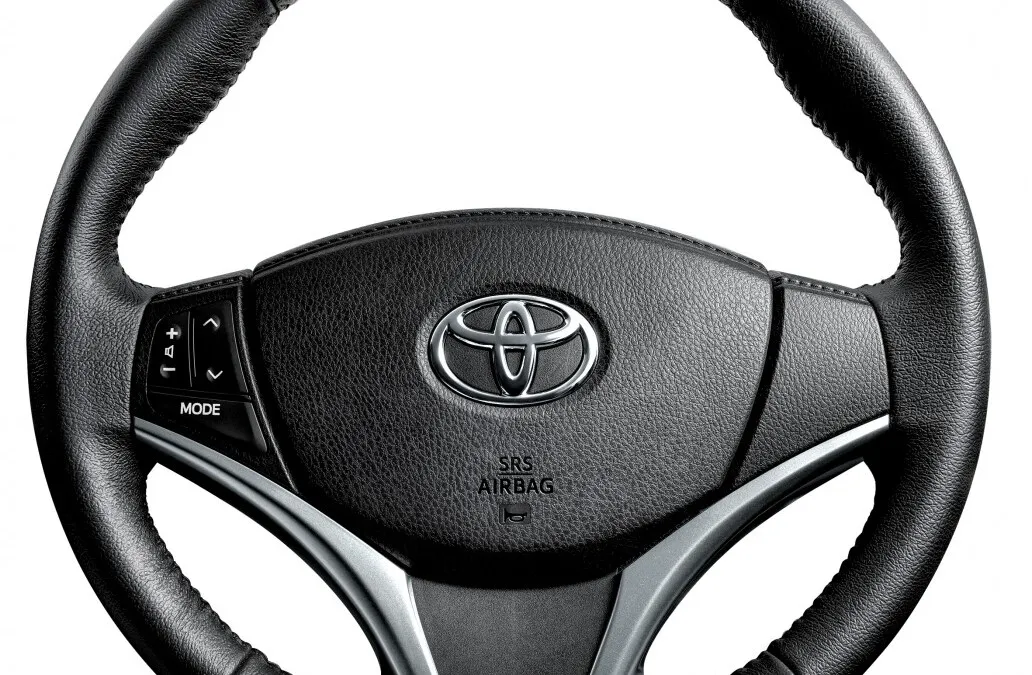 10-Interior (Steering Wheel with Audio Switch Controls)