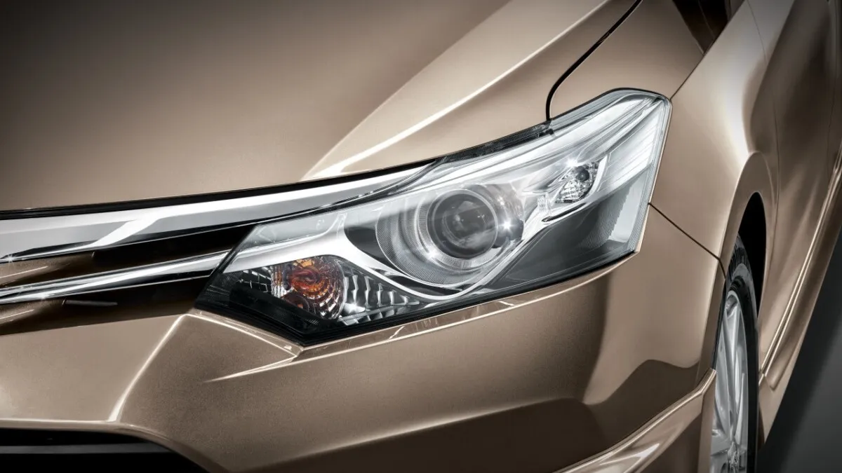 19-Exterior (Projector Headlamps with Manual Levelling Function)
