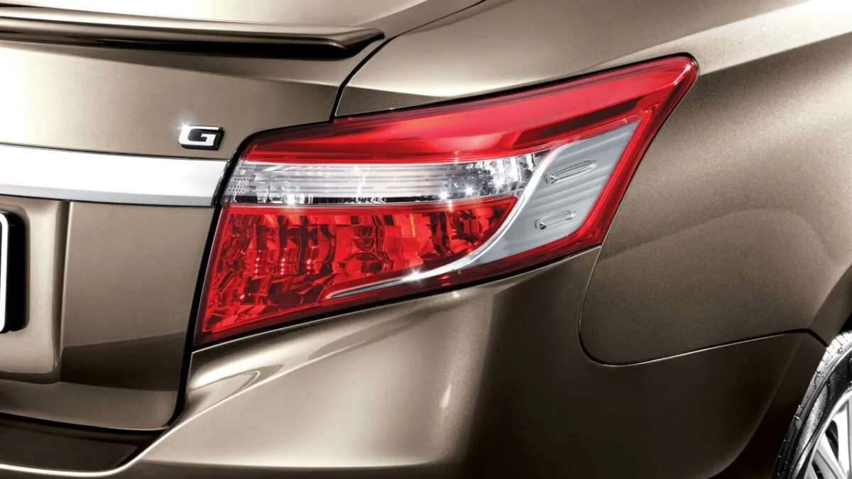 22-Exterior (Tail Lamps)