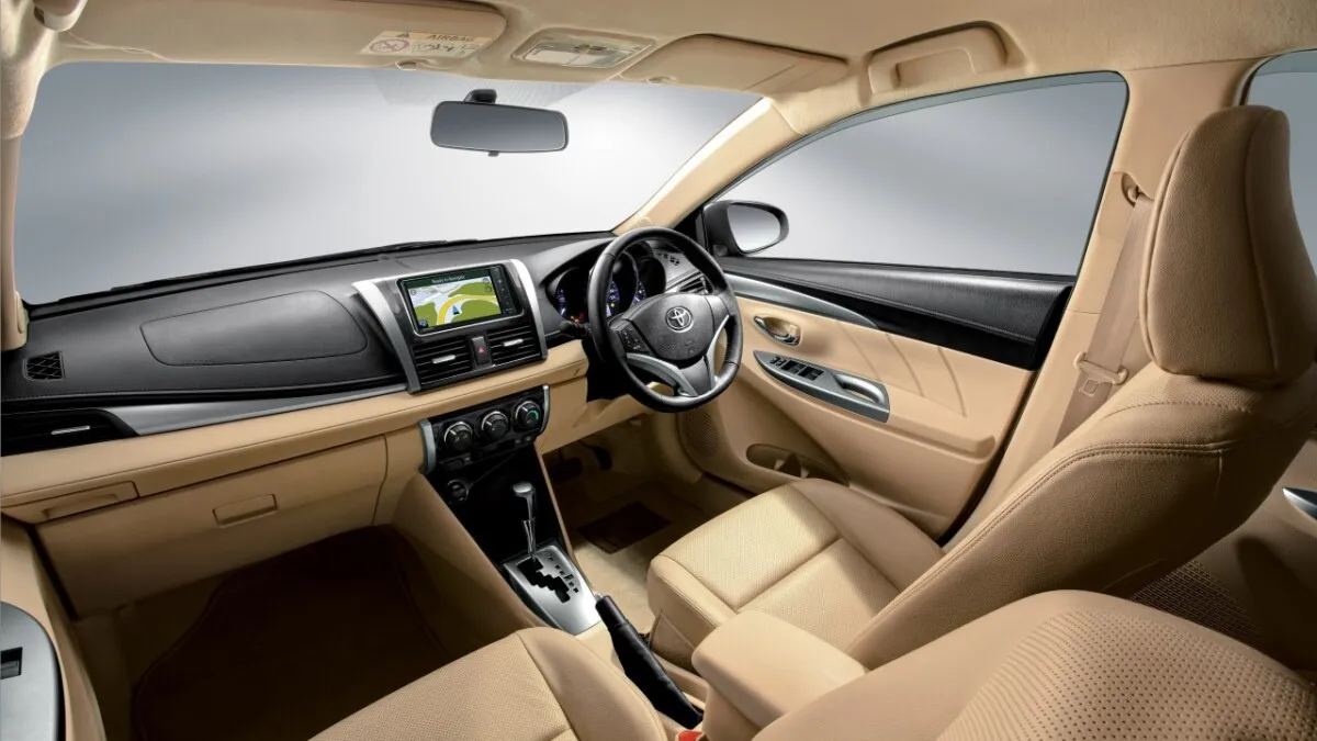 23-1.5G Interior with Optional DVD-AVN System and Reverse Camera