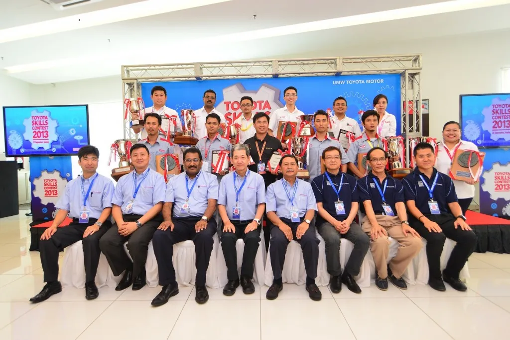 V1 The champions from 12 categories with UMW Toyota Motor's management_DSC_7503