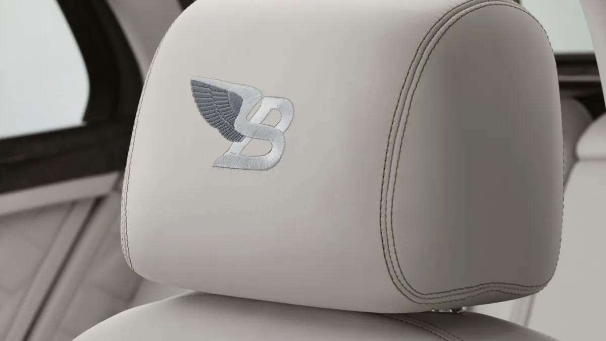 Ghost_White_Front_Headrest_2