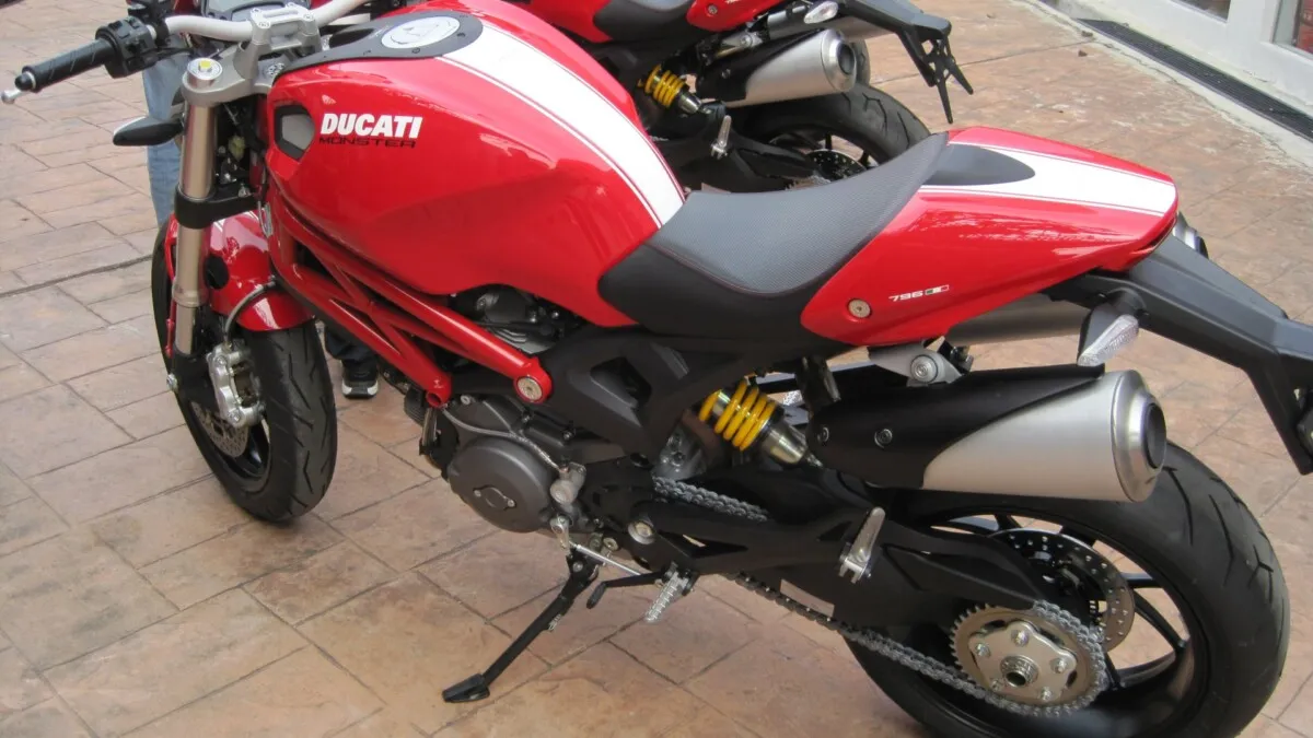 Ducati Monster 796 (11)