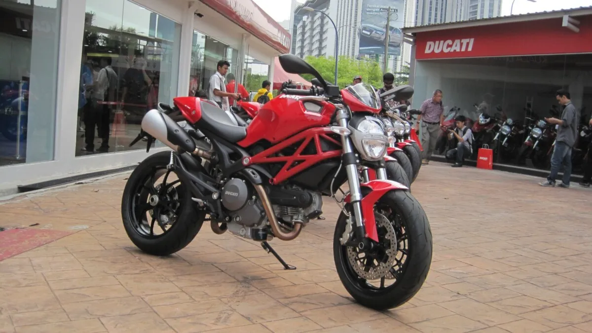 Ducati Monster 796 (15)