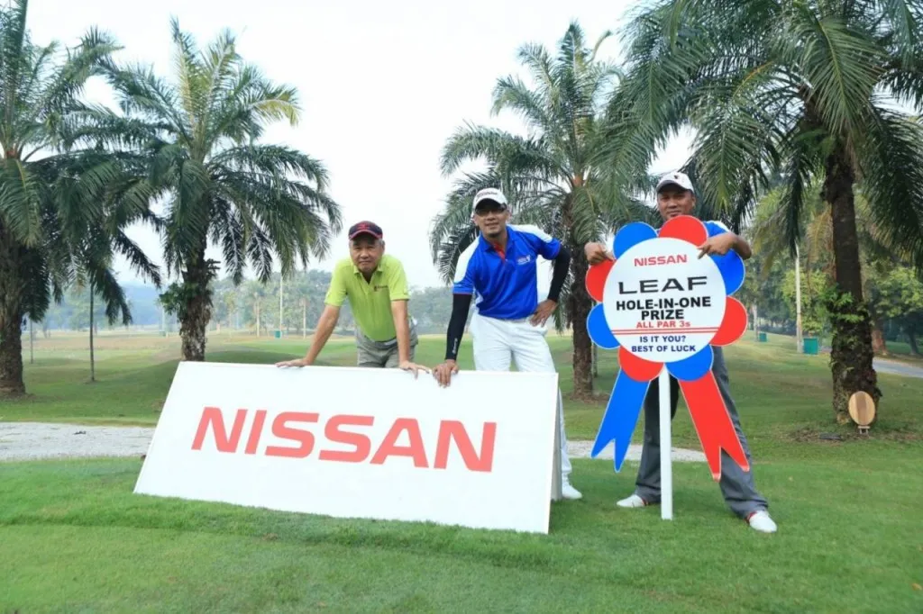 Photo 4 - Nissan LEAF as Hole-In-One Prize (at golf course)