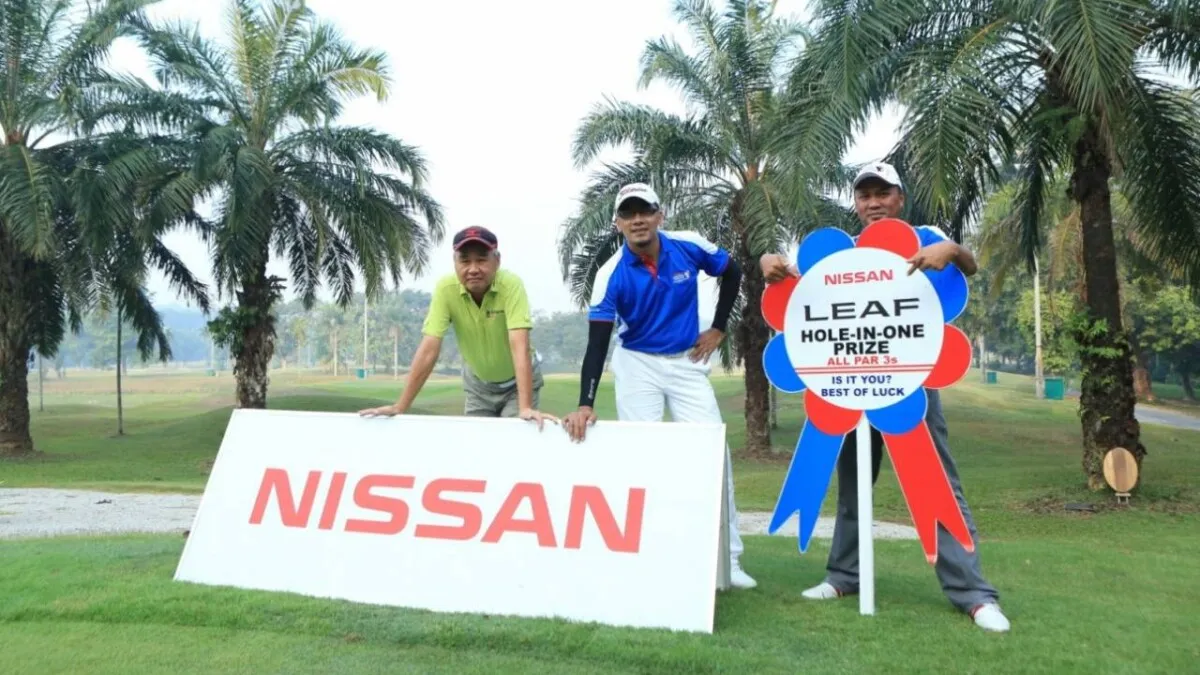 Photo 4 - Nissan LEAF as Hole-In-One Prize (at golf course)