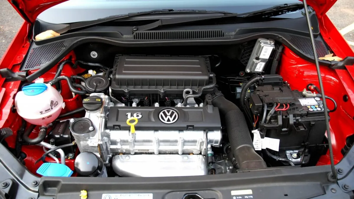 Volkswagen Polo 1.6 hatchback (13)