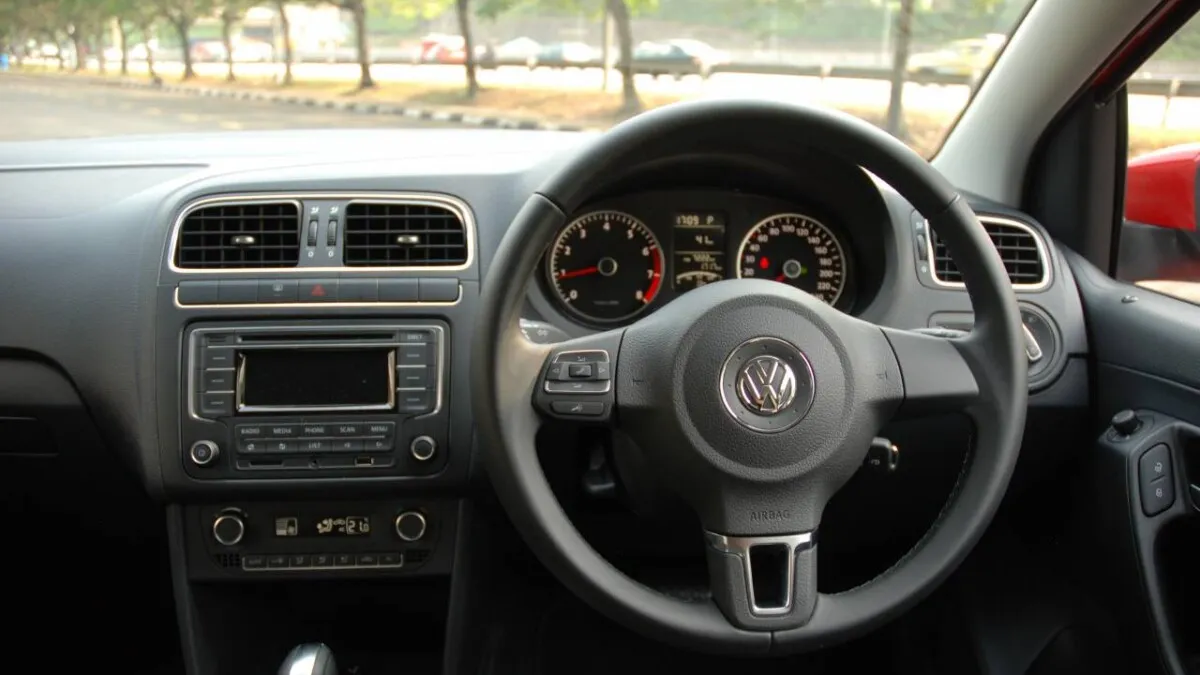 Volkswagen Polo 1.6 hatchback (15)