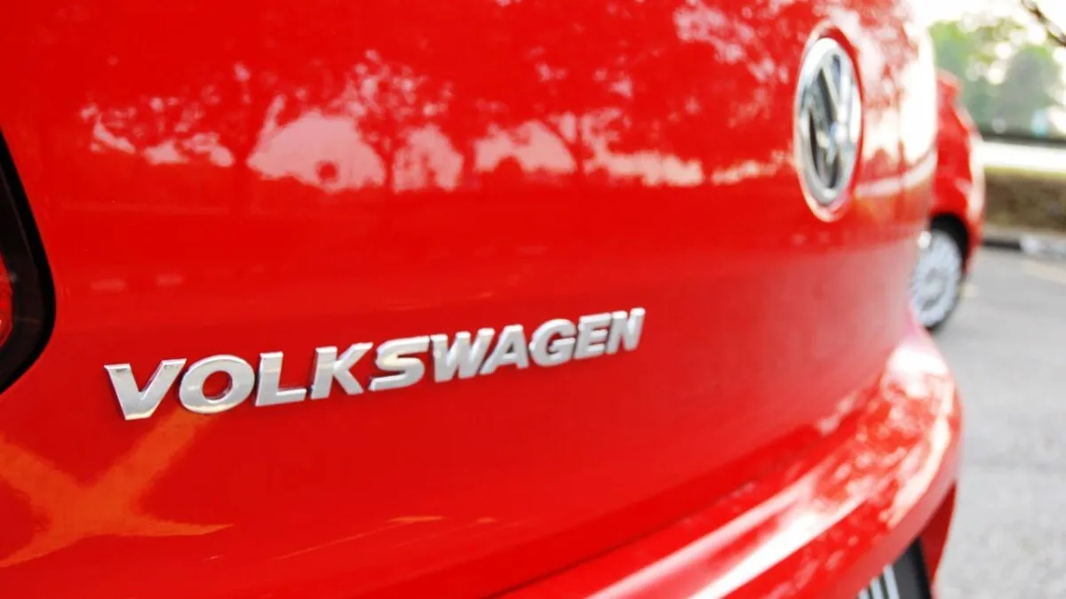 Volkswagen Polo 1.6 hatchback (2)