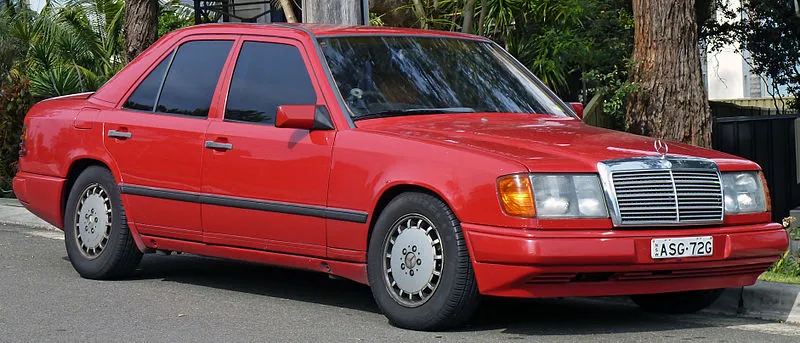 800px-1986-1989_Mercedes-Benz_(W124)_sedan_01