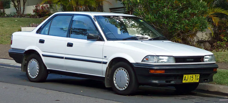 800px-1989-1991_Toyota_Corolla_SE