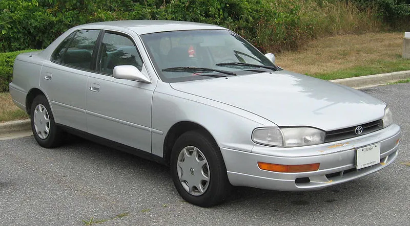 800px-1992-1994_Toyota_Camry_Sedan