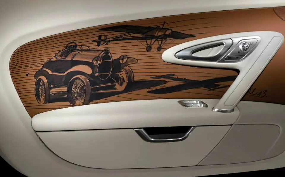 The panels are upholstered in “Havanna” leather and bear scenes which depict the historic Type 18 “Black Bess”. These sketches have been hand-painted directly onto the leather – just as the components in luxury vehicles were hand-painted in the early 1920s.*