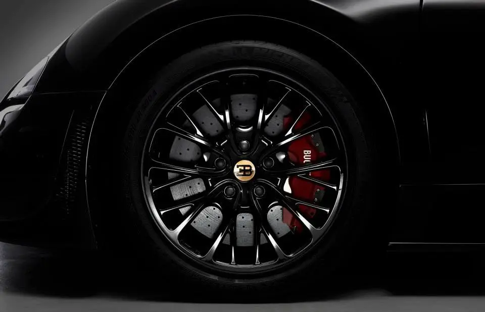 The hub covers in a brilliant gold finish on the black rims bear the initials of the company’s founder, Ettore Bugatti, in black