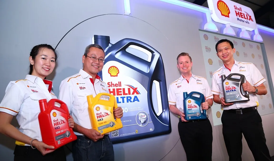 (L-R) Shell Lubricants Brand & Communications Mngr Joanna Lean, Cluster Technical Manager J P Requejo, Cluster General Mngr SEA Troy Chapman and Cluster Marketing Mngr Alex Lim with the new Shell Helix range of motor (2)