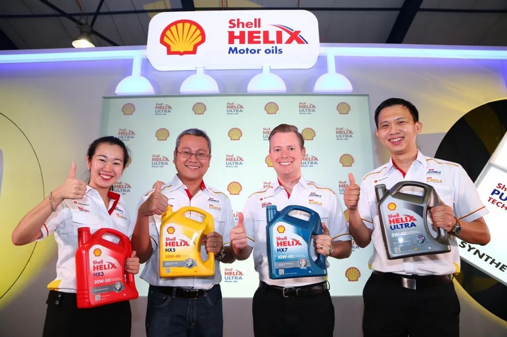 (L-R) Shell Lubricants Brand & Communications Mngr Joanna Lean, Cluster Technical Manager J P Requejo, Cluster General Mngr SEA Troy Chapman and Cluster Marketing Mngr Alex Lim with the new Shell Helix range of motor oil