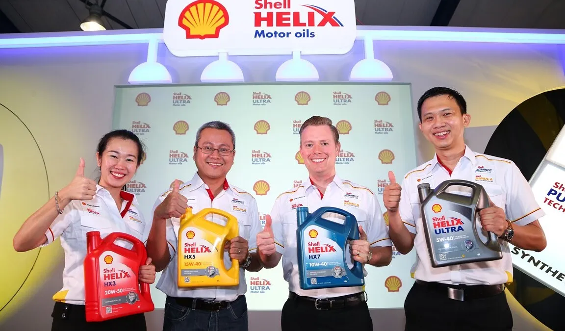 (L-R) Shell Lubricants Brand & Communications Mngr Joanna Lean, Cluster Technical Manager J P Requejo, Cluster General Mngr SEA Troy Chapman and Cluster Marketing Mngr Alex Lim with the new Shell Helix range of motor oil
