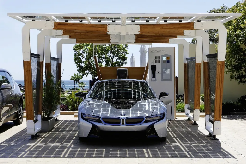 BMW DesignworksUSA Solar Carport Concept (3)