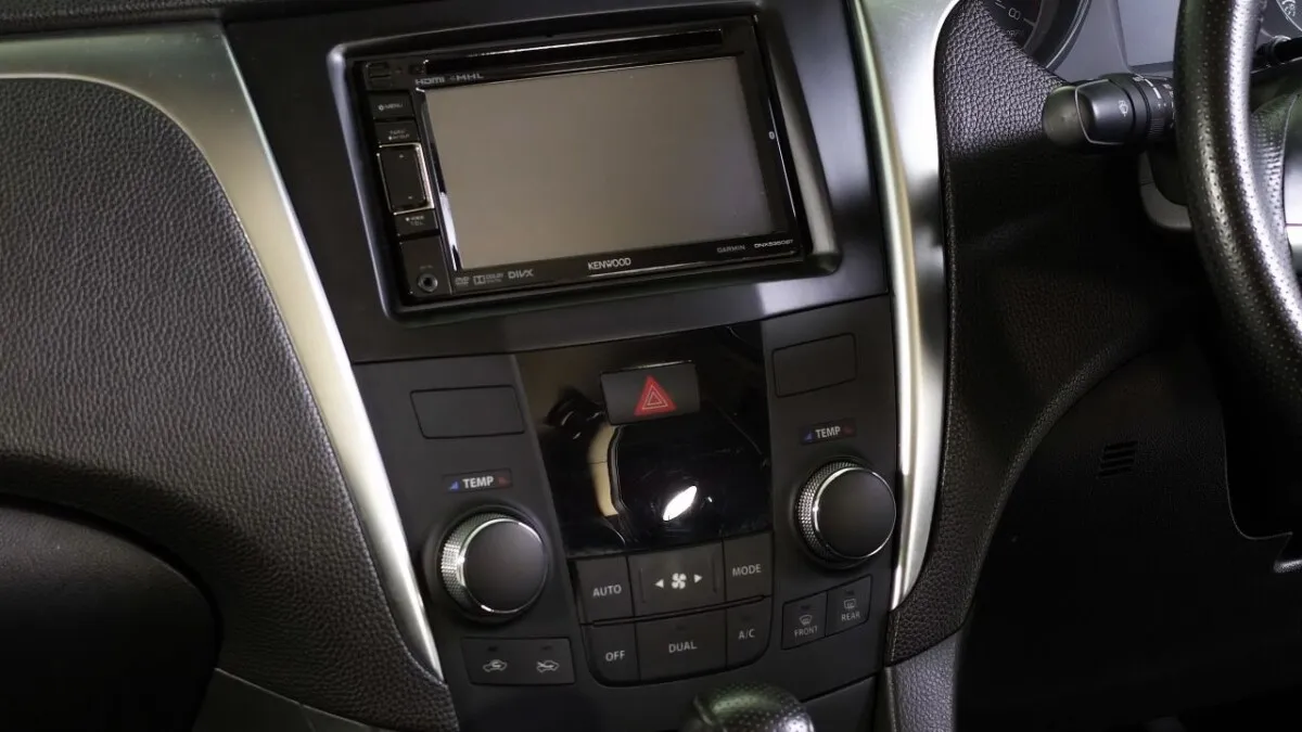 Suzuki Kizashi Limited Edition_2-Din Audio System