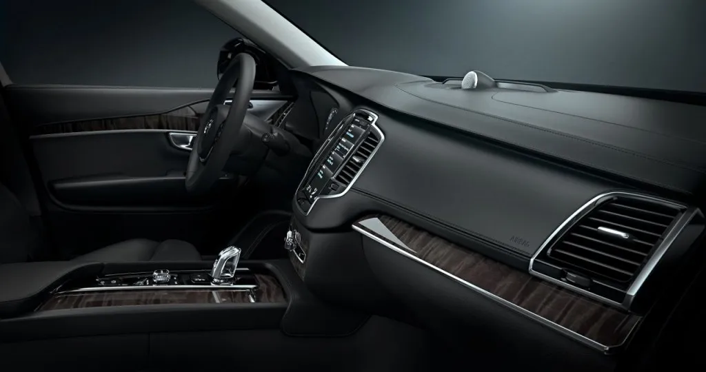Volvo_XC90_Interior-02