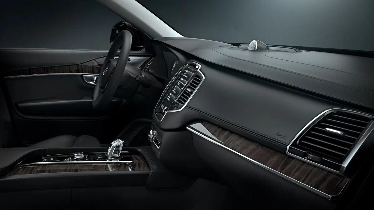 Volvo_XC90_Interior-02