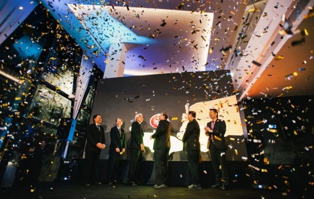 2.The launching of the first Lexus showroom in Kuching