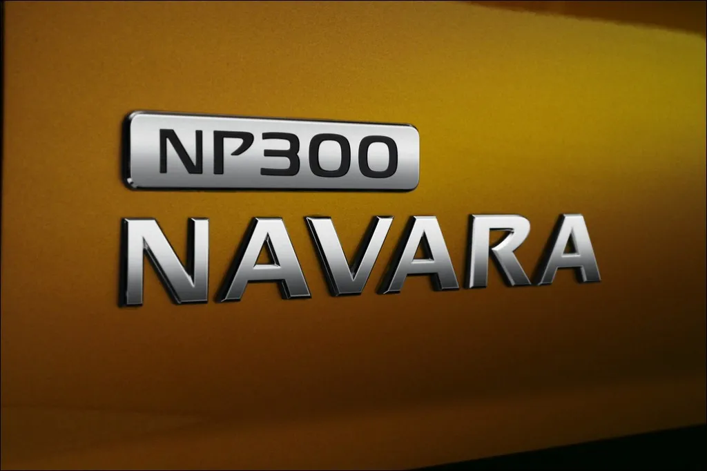 Nissan_NAVARA_NP300-10