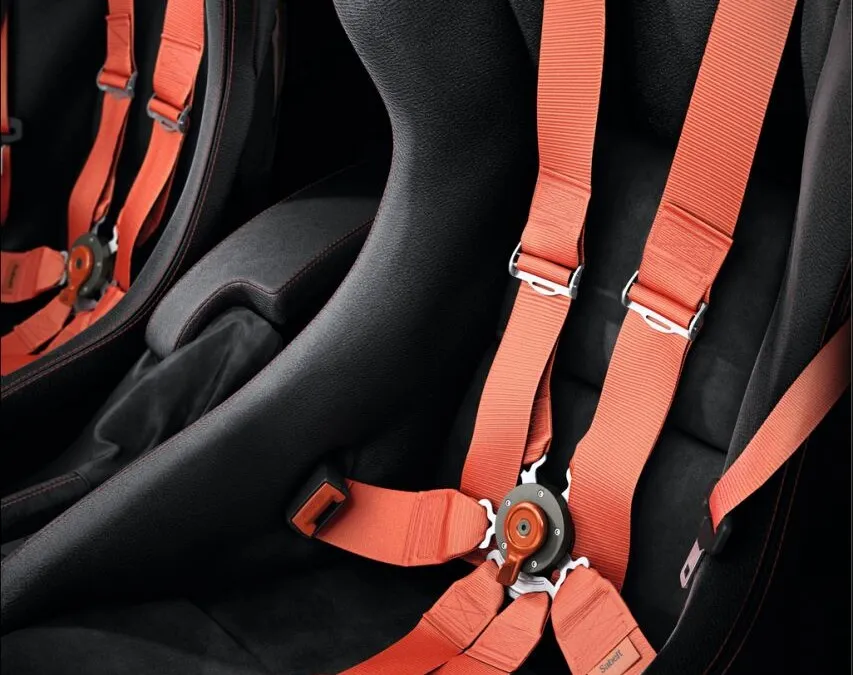 Recaro Pôle Position polycarbonate monocoque seats fitted with a threepoint seat belt and a sixpoint harness with aviation style buckle