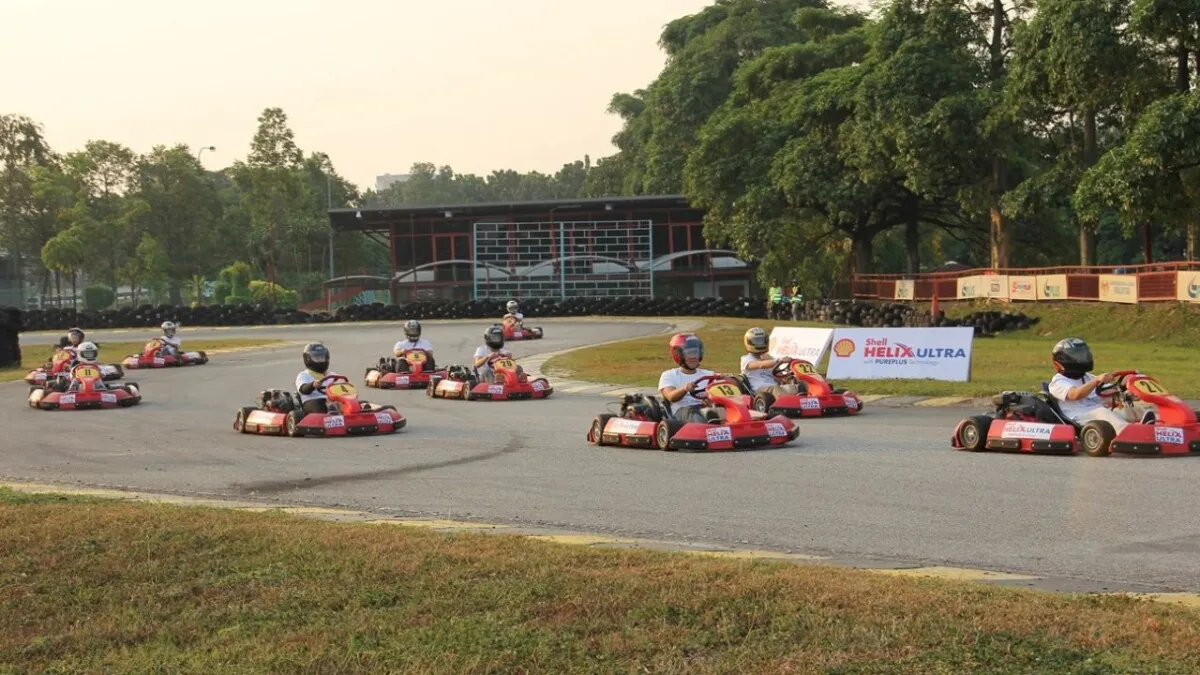 The 10 Shell Helix contest finalists during the go-kart challenge.