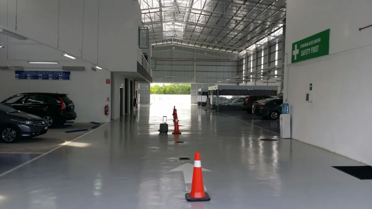 09 The interior of the new Ban Lee Heng Motor Body and Paint Centre