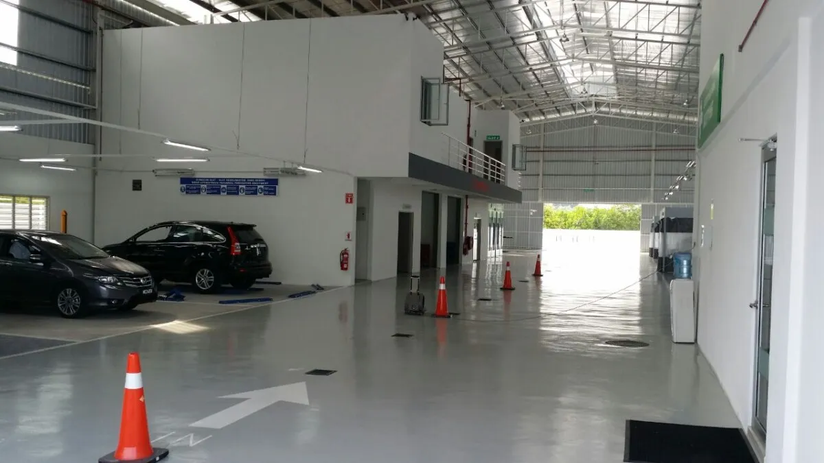 12 The interior of the new Ban Lee Heng Motor Body and Paint Centre