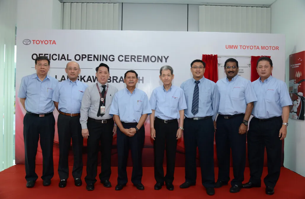 2. Group Photo with UMW Toyota Motor's management