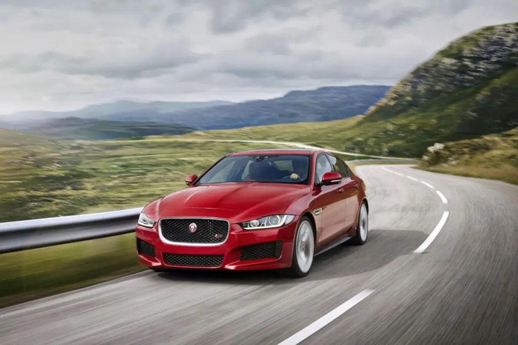 Jaguar XE S (17)