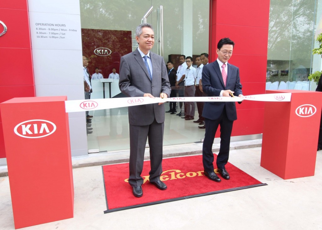 Fifth Kia 'Red Cube' opens in Rawang - Autofreaks.com