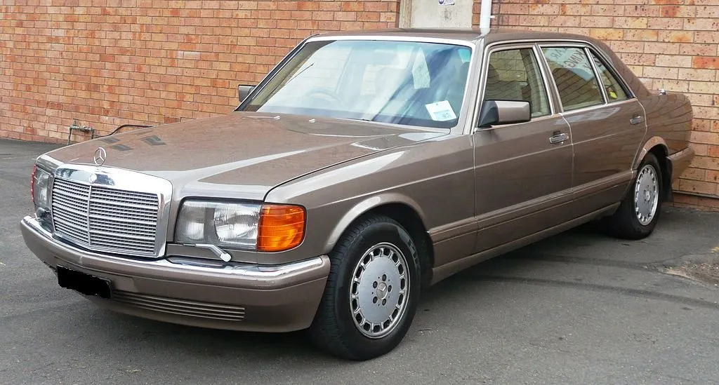 1024px-1987-1992_Mercedes-Benz_300_SEL_(W126)_sedan_02