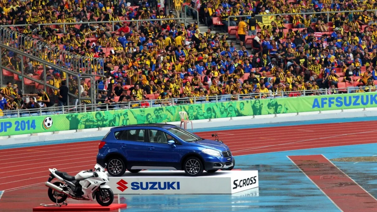 21 Suzuki S-Cross at National Stadium
