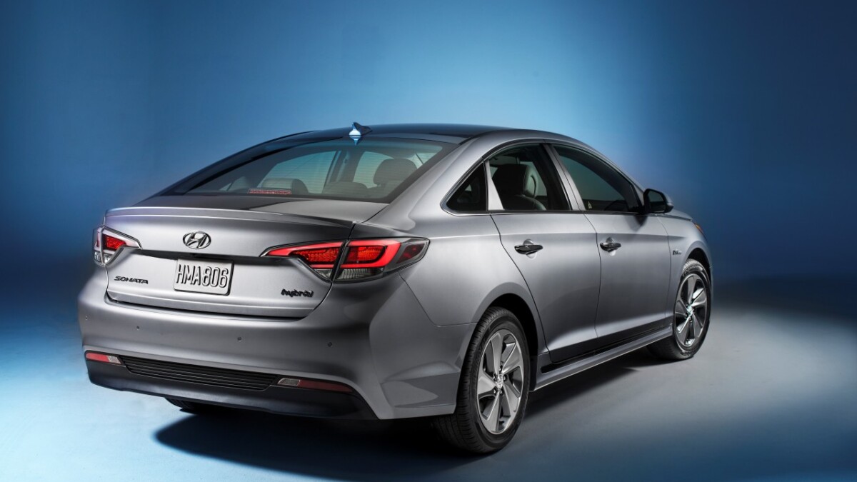 42748_2016_Hyundai_Sonata_Plug_in_Hybrid_Electric_Vehicle_PHEV_Rear_3_4_Exterior