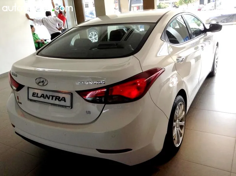 2015 Hyundai Elantra 1.8 - 17