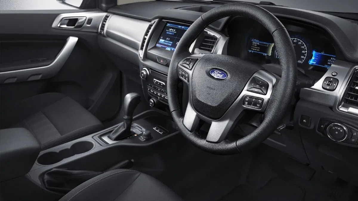 New Ford Ranger 5_interior driver