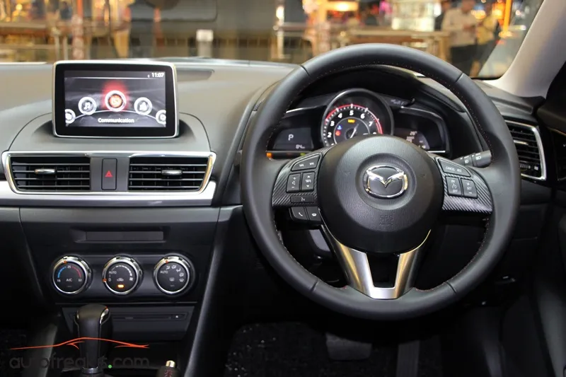 2015 Mazda3 2.0 CKD - 14