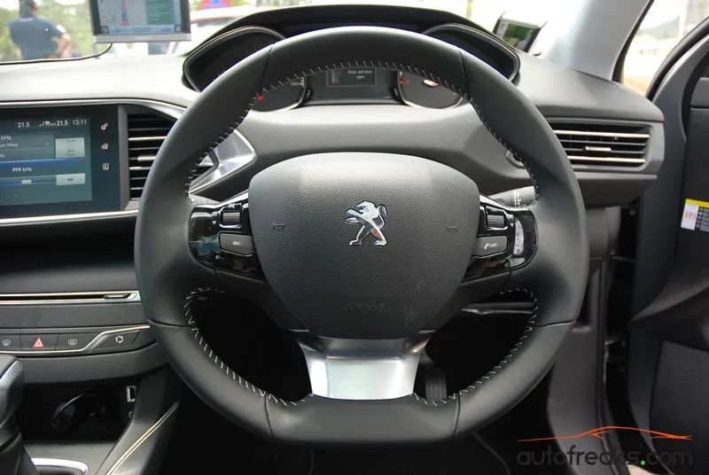 2015 Peugeot 308 - 8