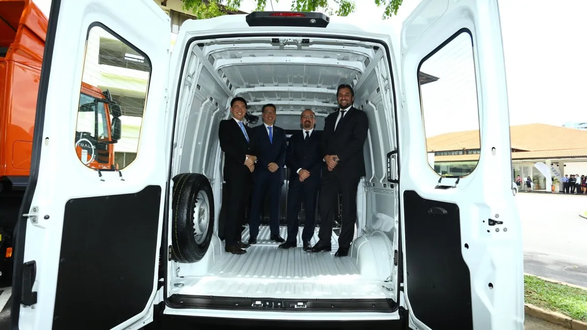 (L-R) Iveco Biz Mngr Ken Choy, Federal Auto MD Cheng Seng Fook, Iveco Regional MD Michele Lombardi and Iveco GM Koray Kursunoglu in the spacious award-winning Iveco Daily van