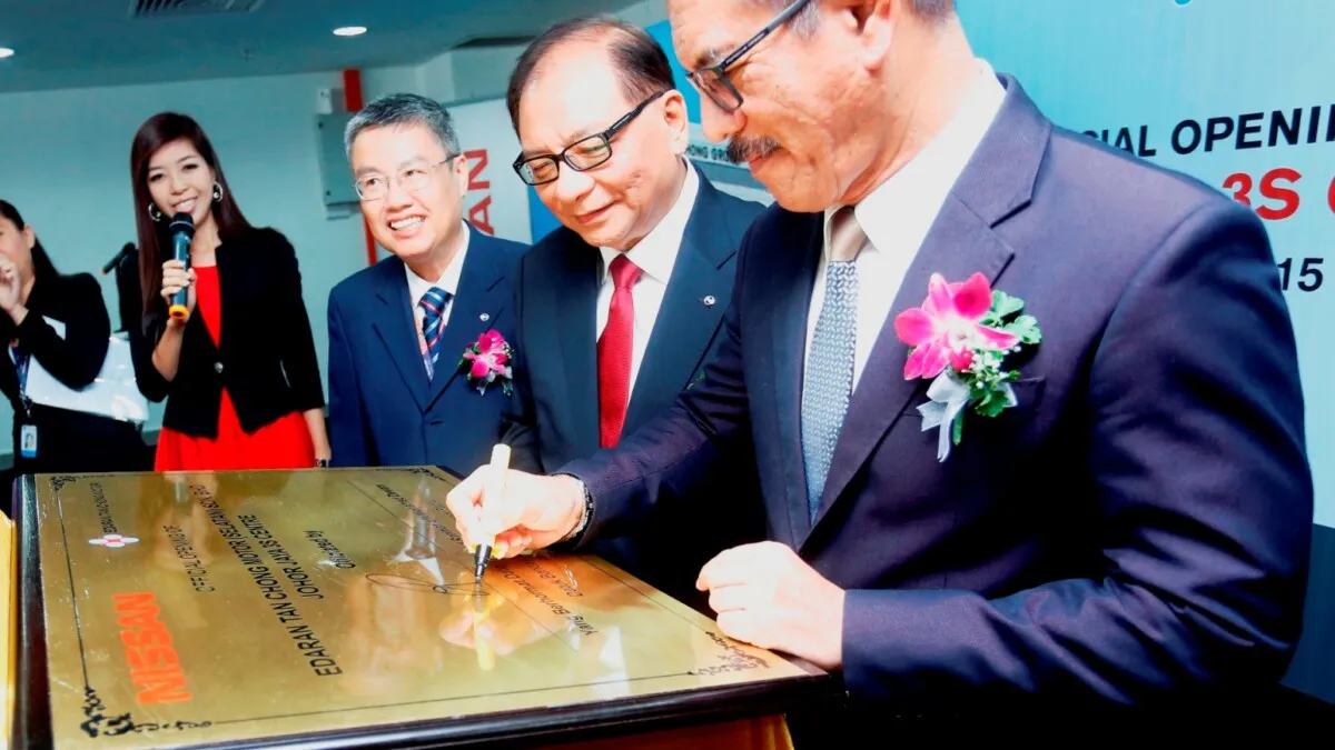 03 Plaque signing by Datuk Bandar of Johor Bahru