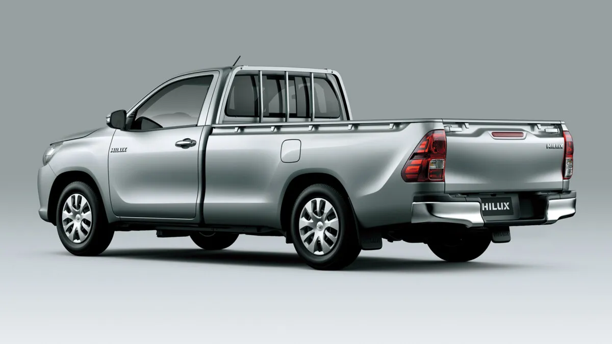 2015 Toyota Hilux (12)