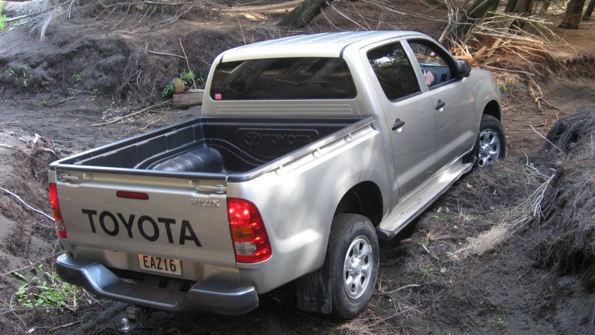 2015 Toyota Hilux (6)