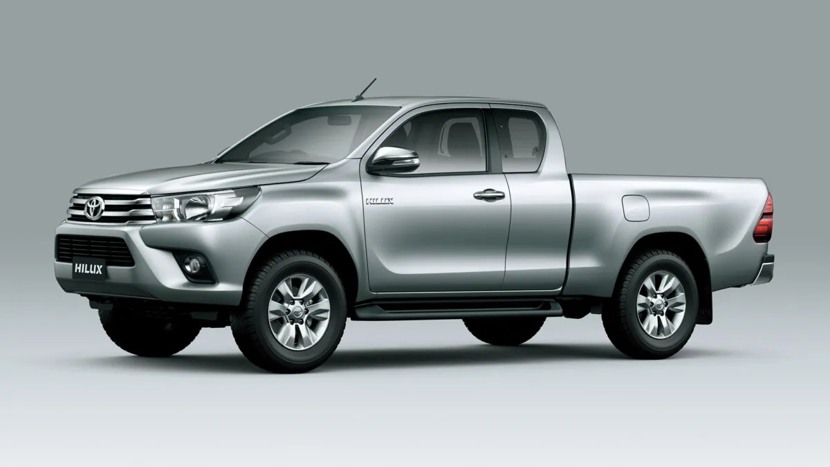2015 Toyota Hilux (9)