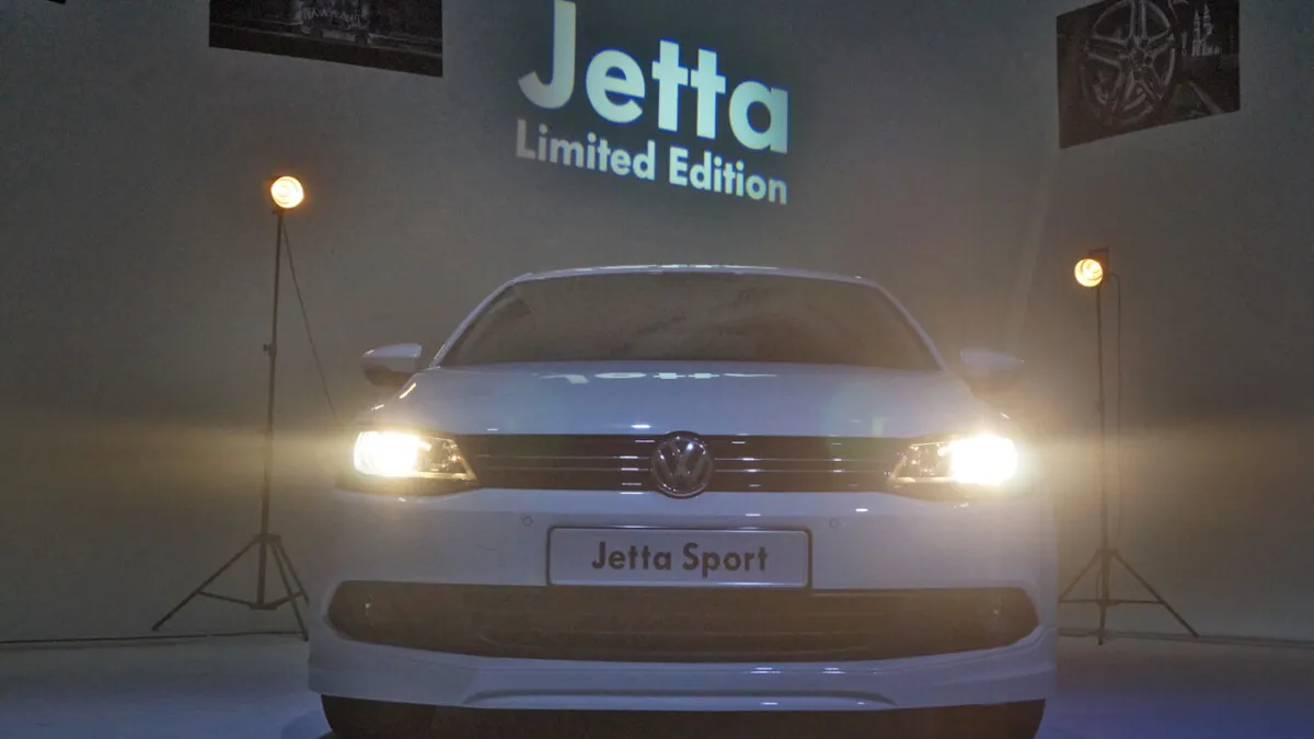 2015_Volkswagen_VW_Jetta_Limited_Edition (16)