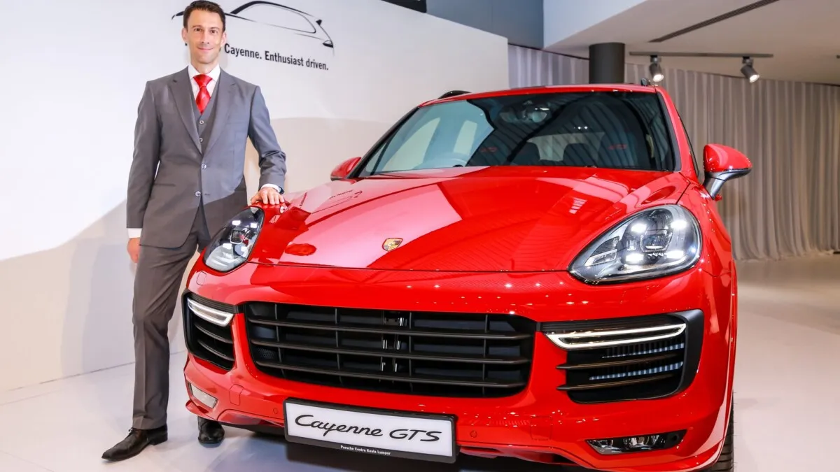 Arnt Bayer, CEO SDAP with new Cayenne GTS